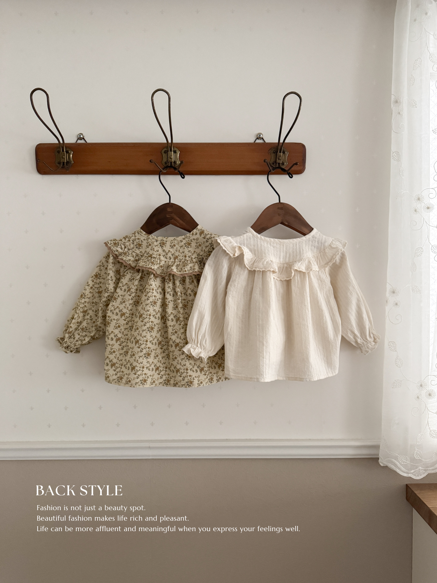 Wing shirring blouse