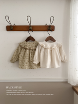 Wing shirring blouse