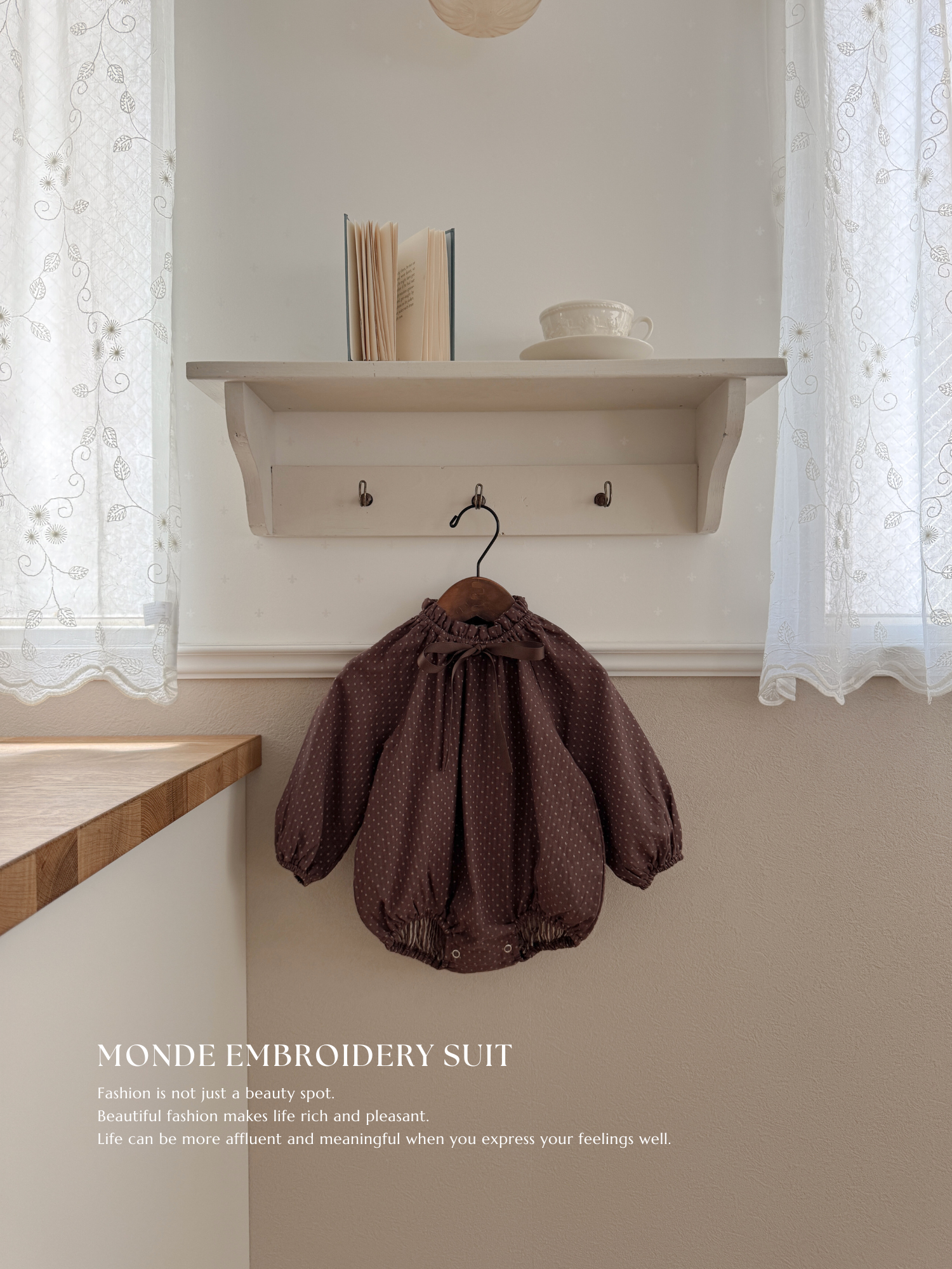 Monde embroidery suit