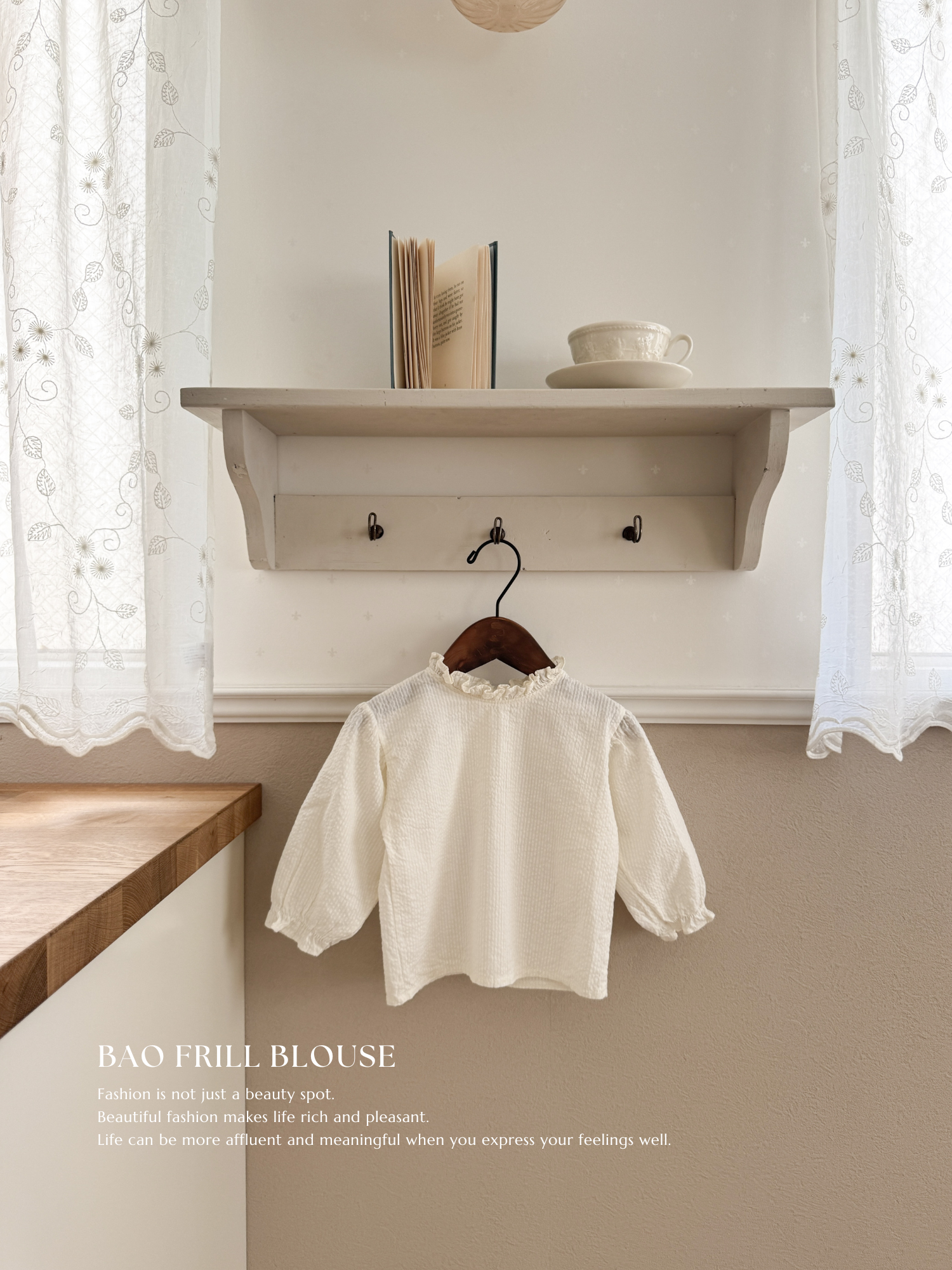 Bao frill blouse