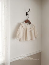 Wing shirring blouse