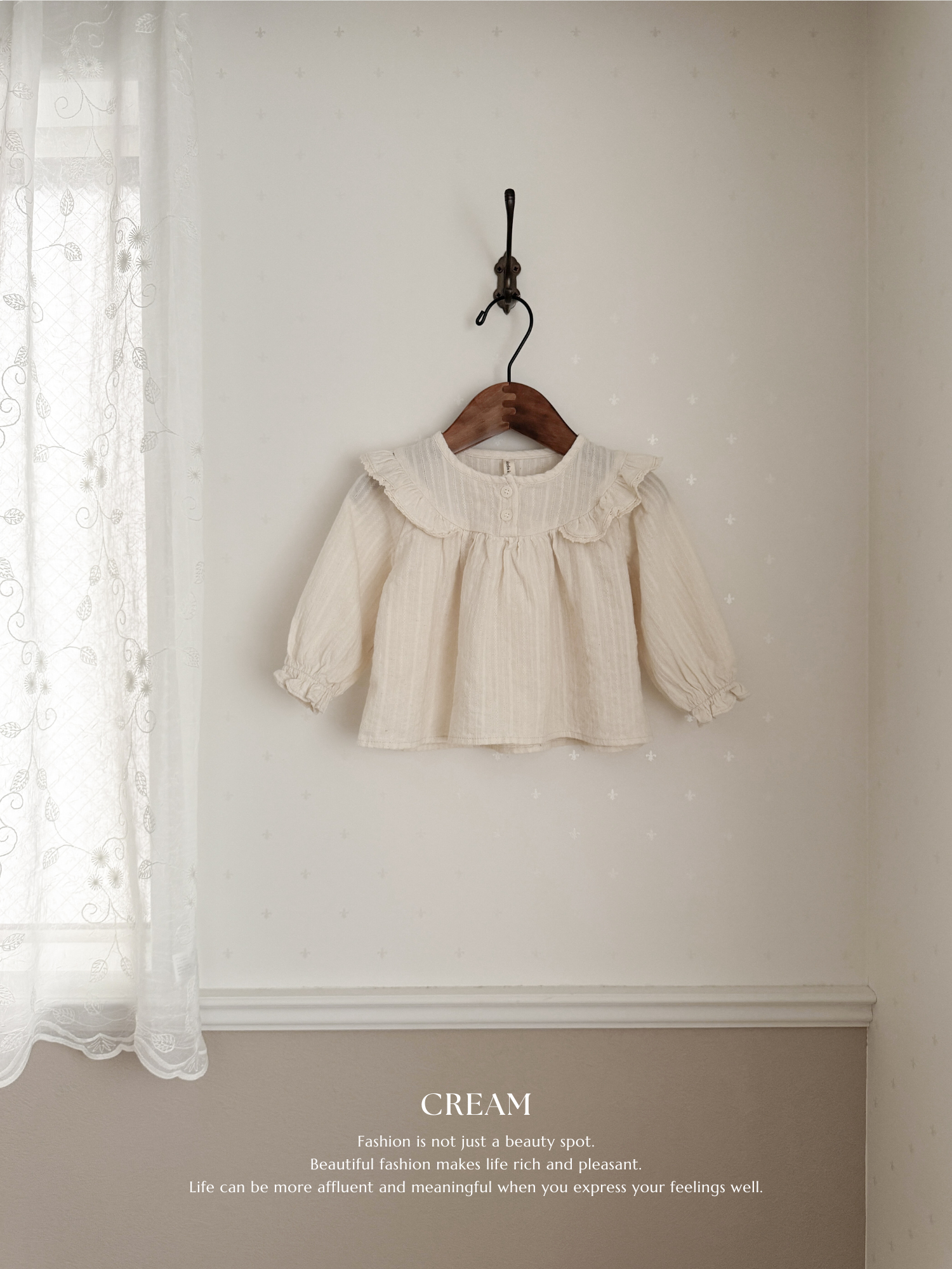 Wing shirring blouse