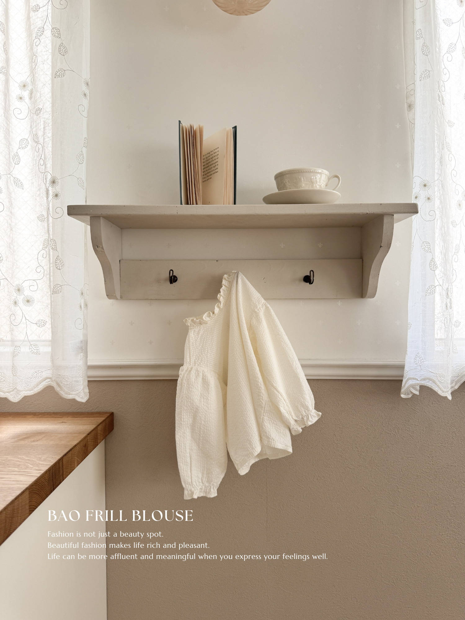 Bao frill blouse
