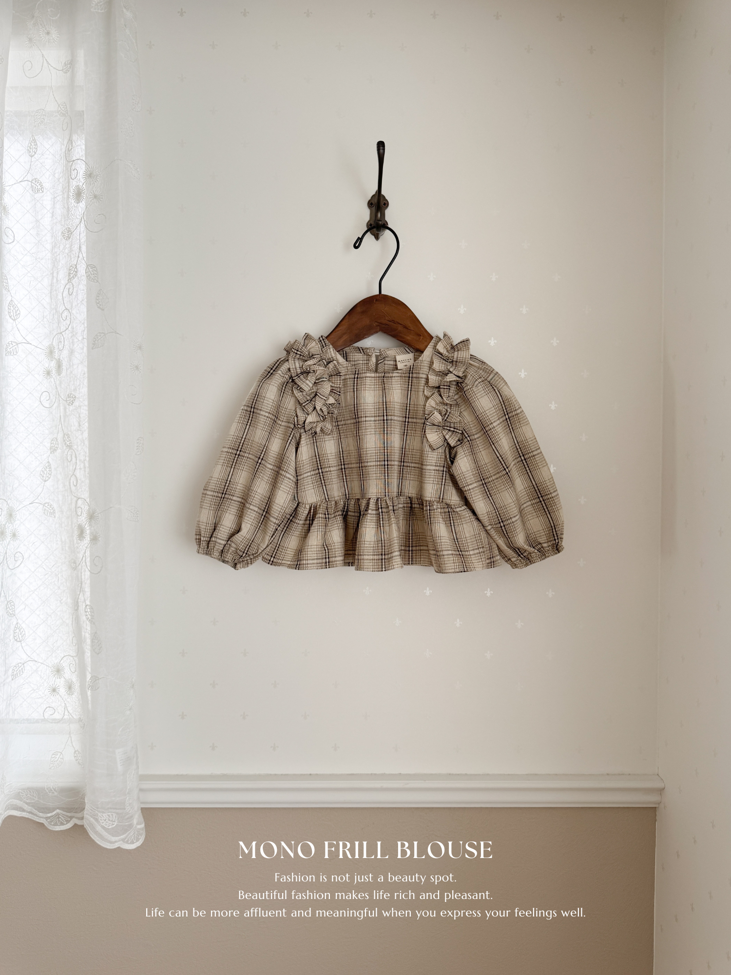 Mono frill blouse