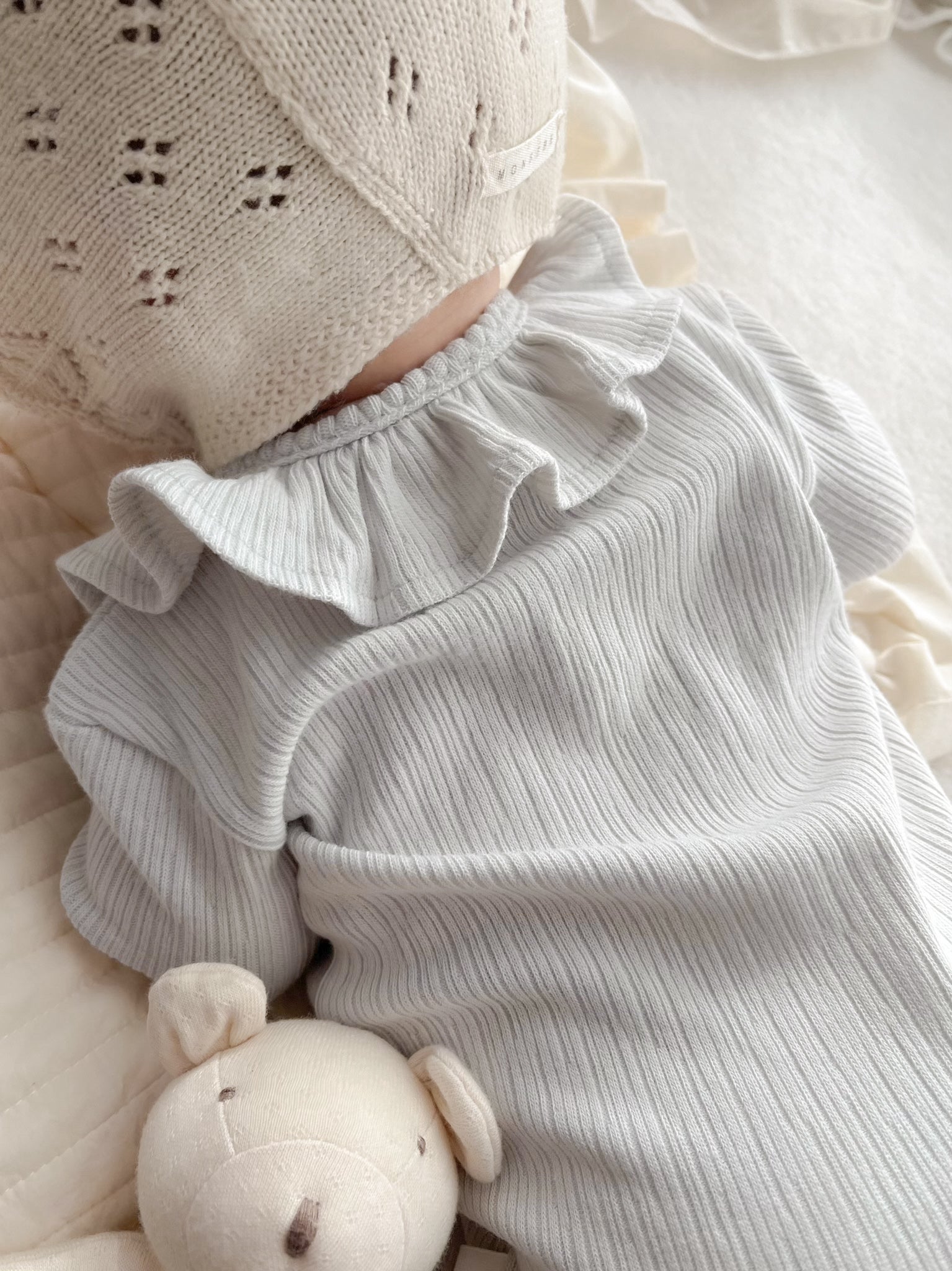 Keuri frill newborn suit