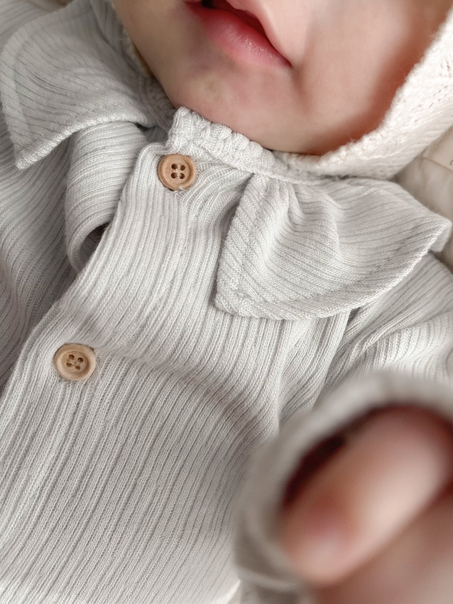 Keuri frill newborn suit