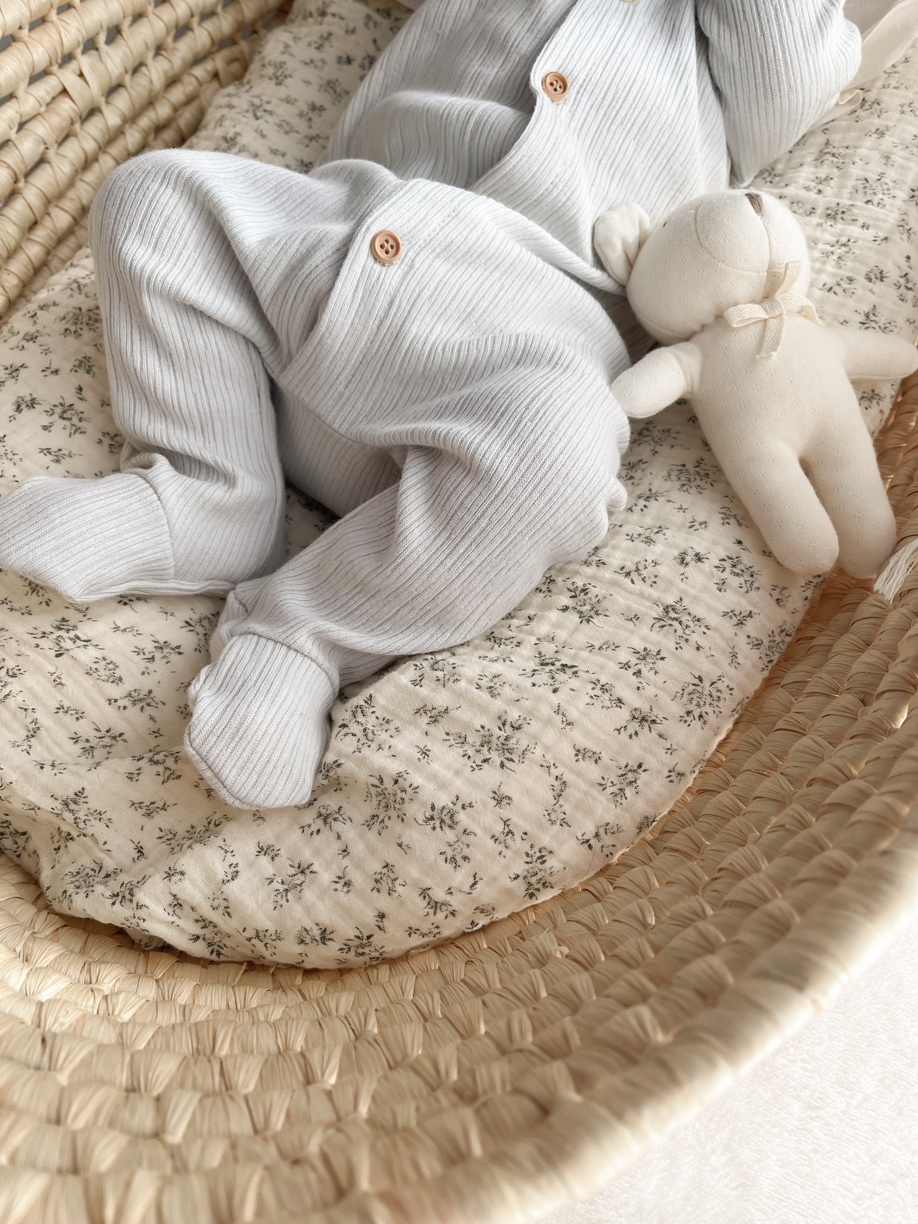 Keuri frill newborn suit