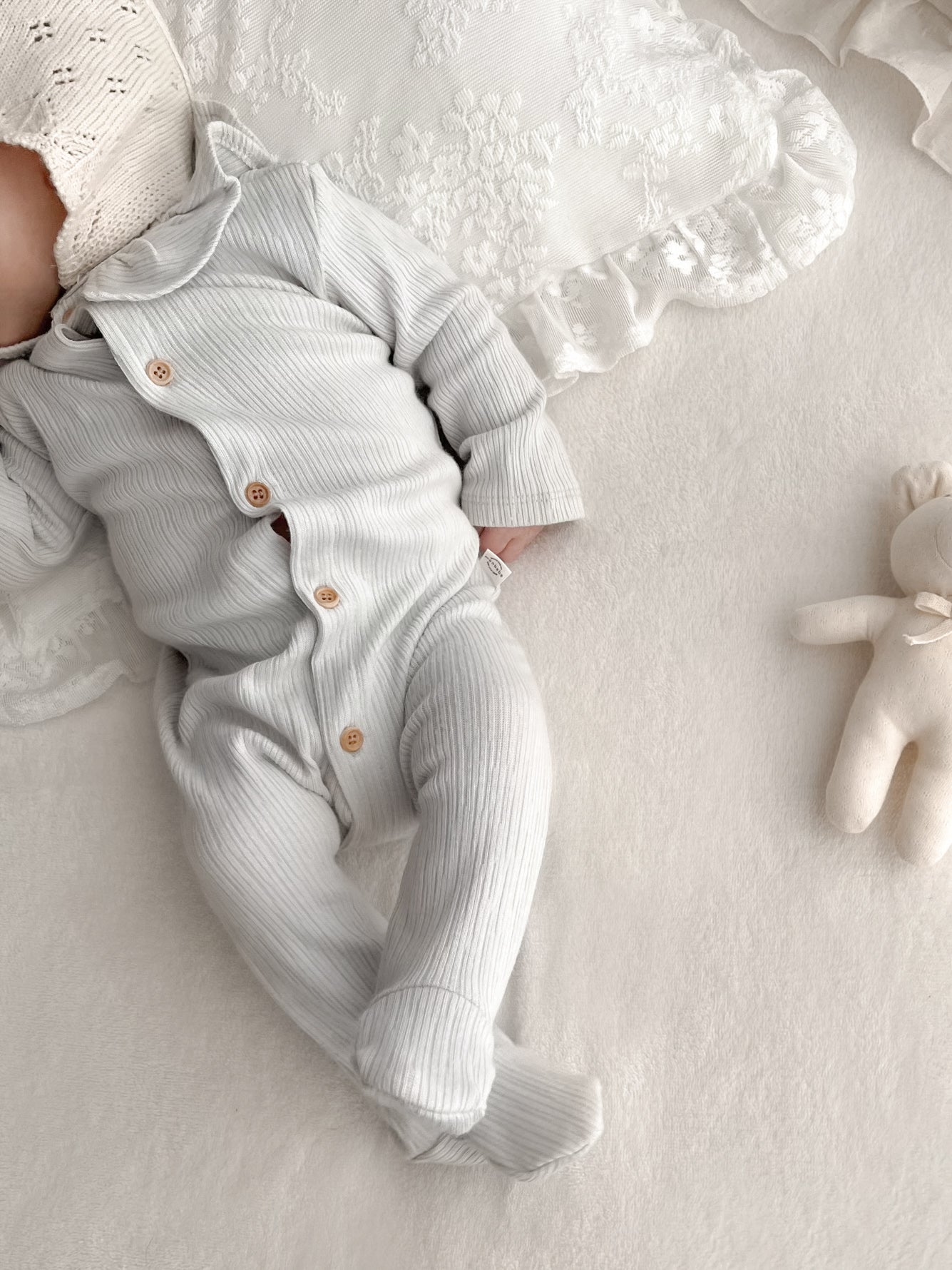Keuri frill newborn suit