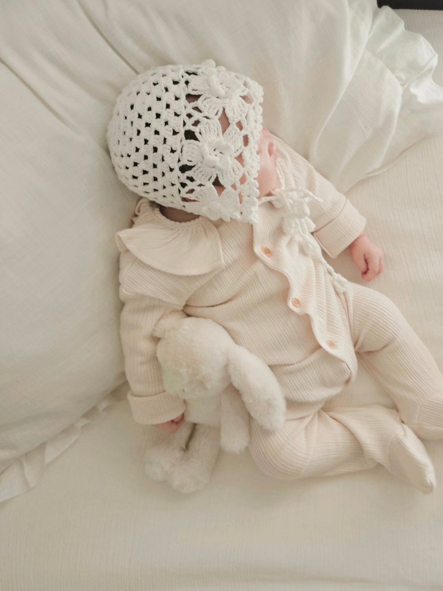 Keuri frill newborn suit