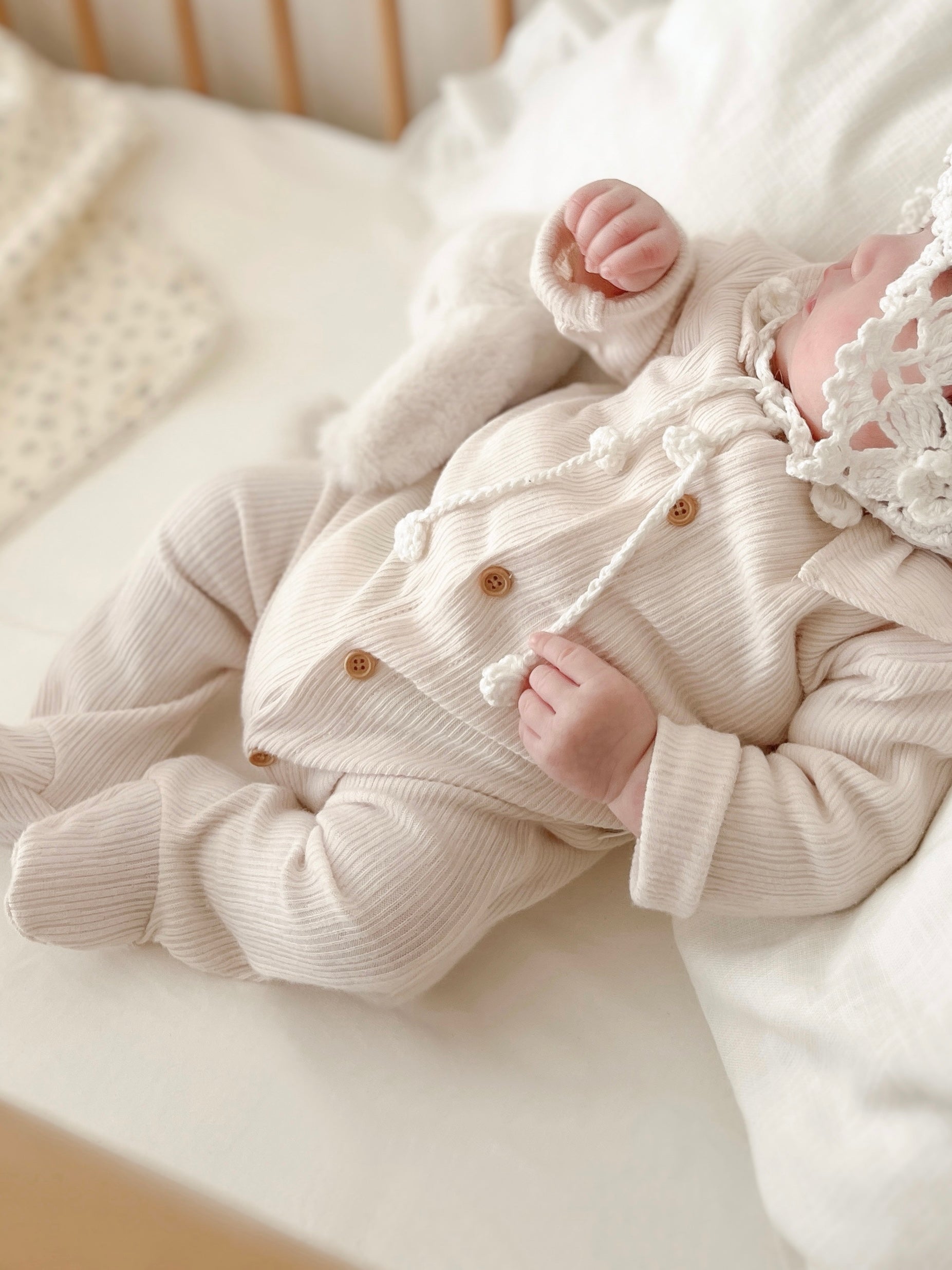 Keuri frill newborn suit