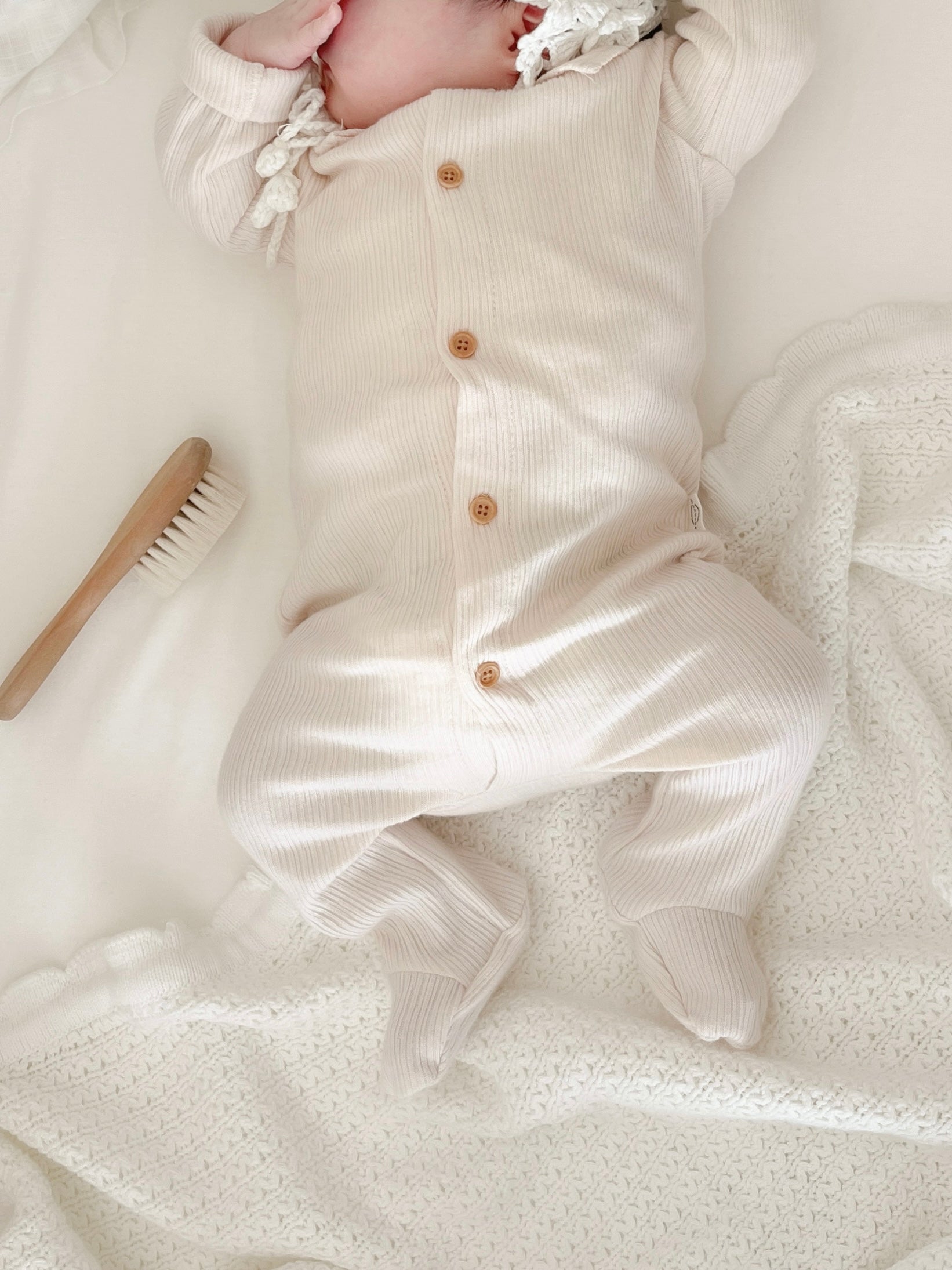 Keuri frill newborn suit