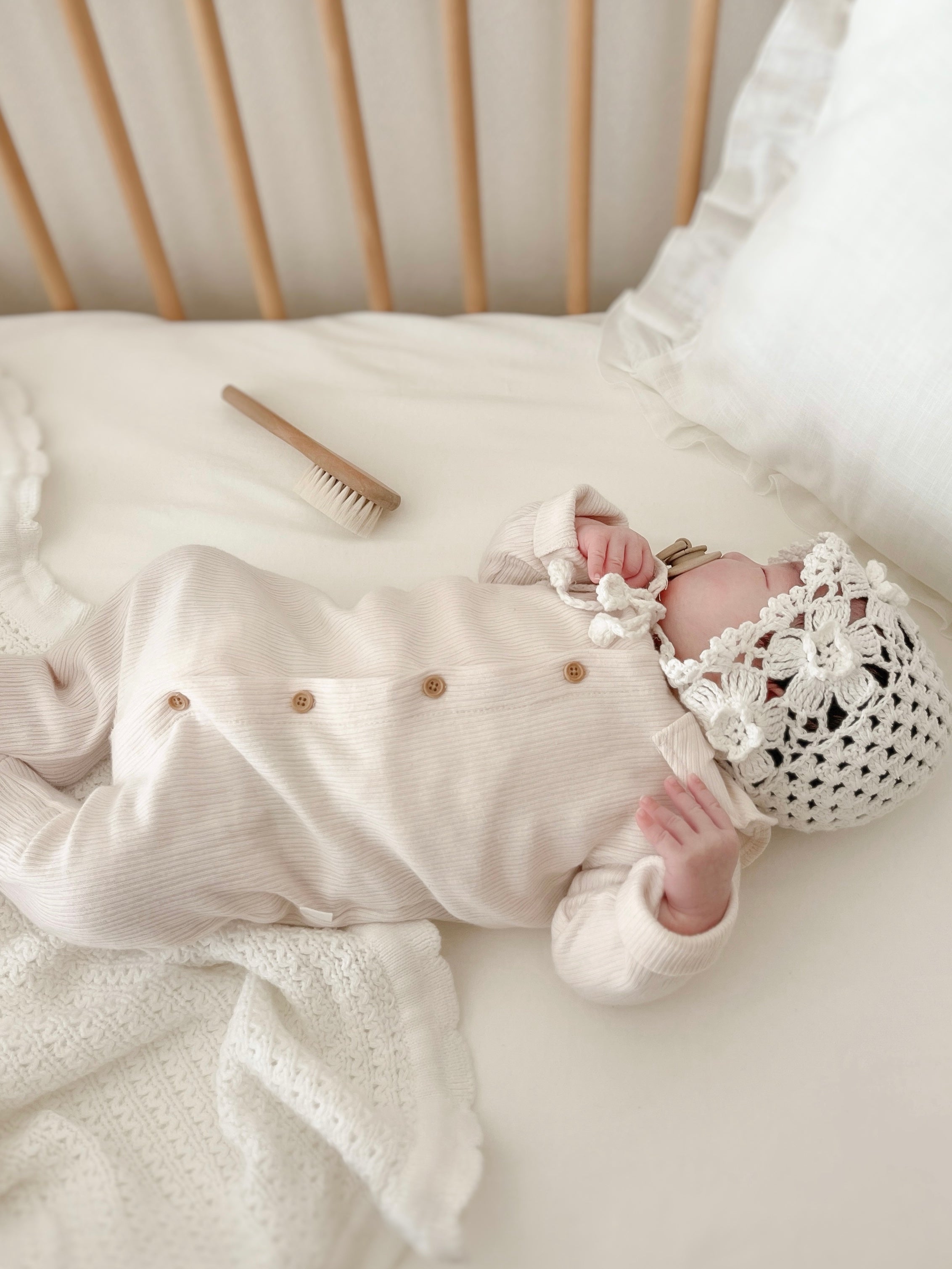 Keuri frill newborn suit