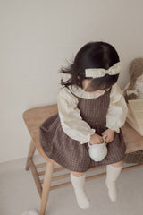 Snow ruffle blouse