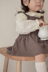 Snow ruffle blouse