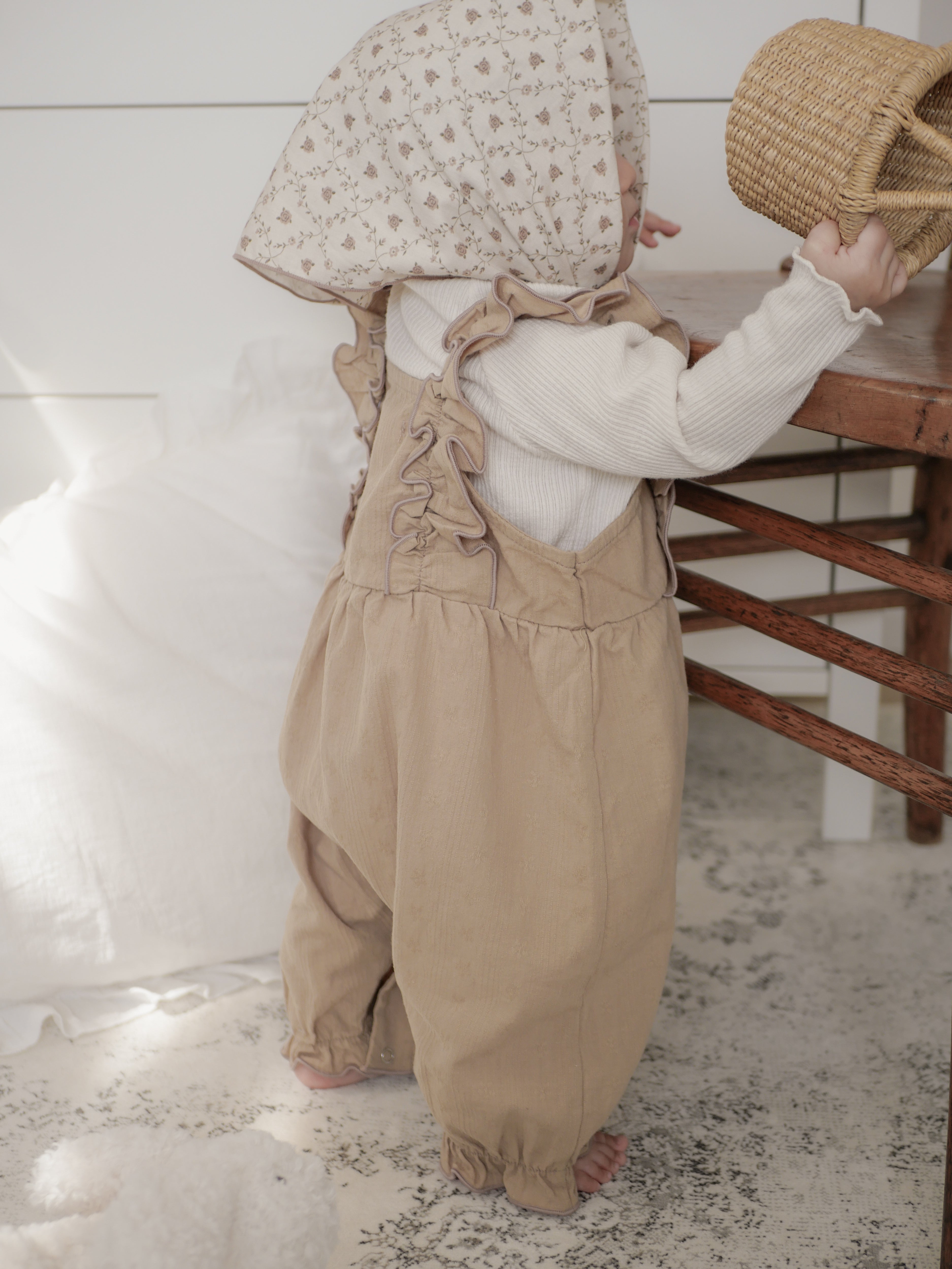 Wing frill suit