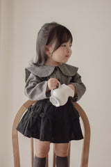 Check collar blouse