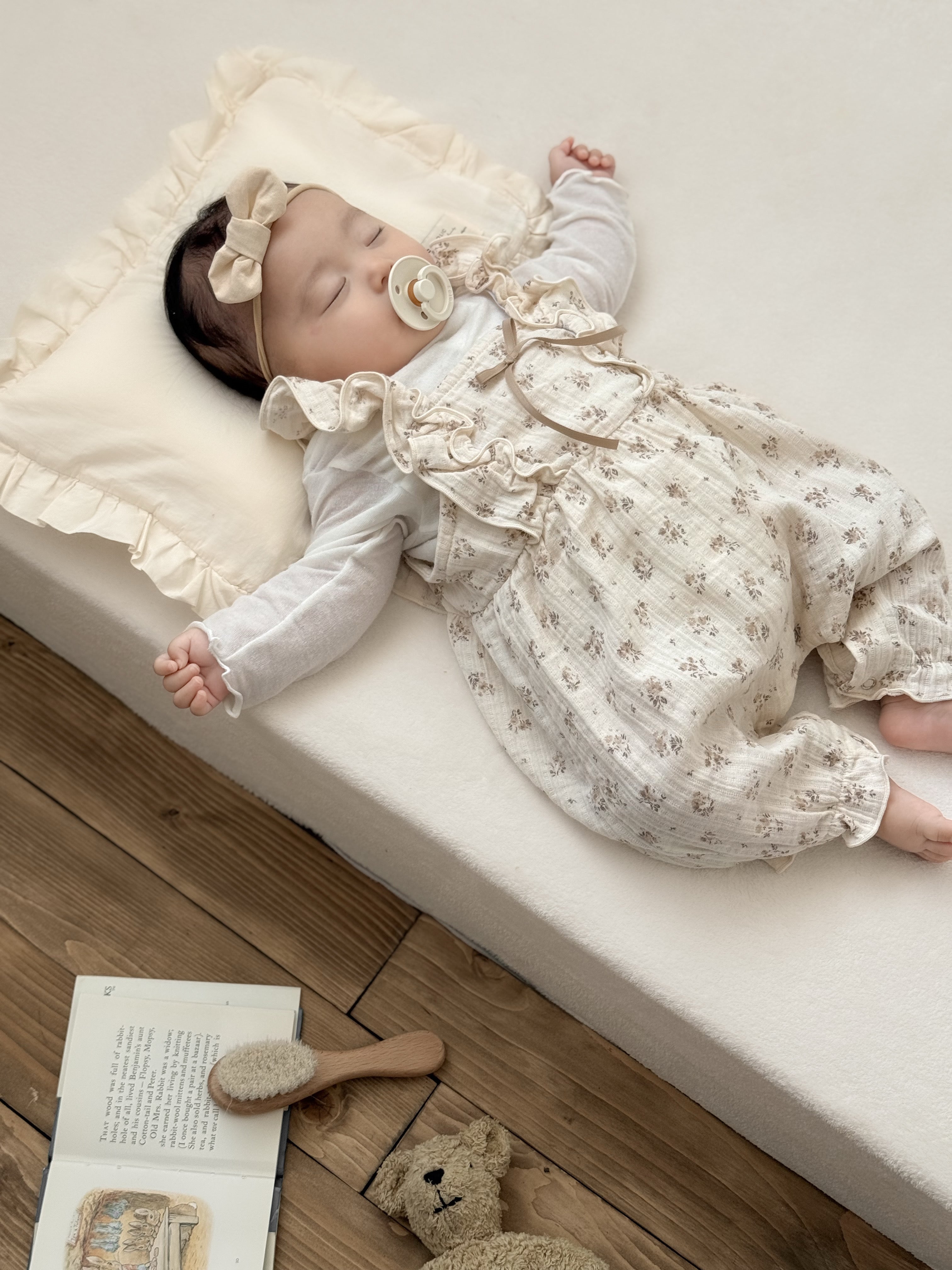 Wing frill suit