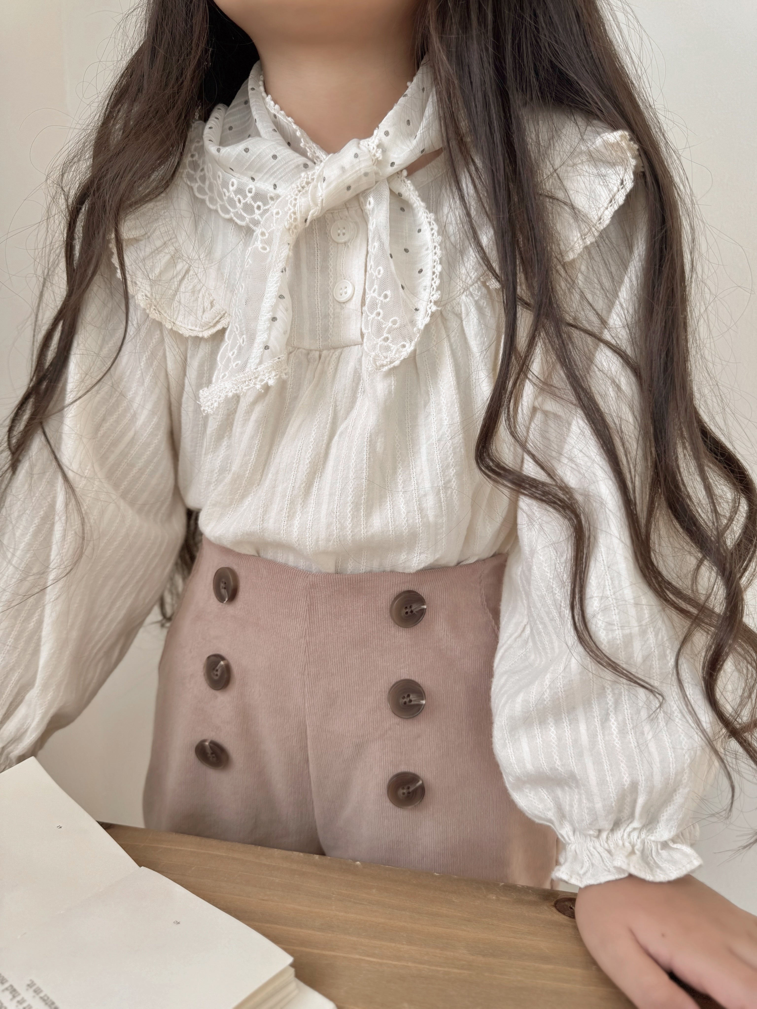 Wing shirring blouse