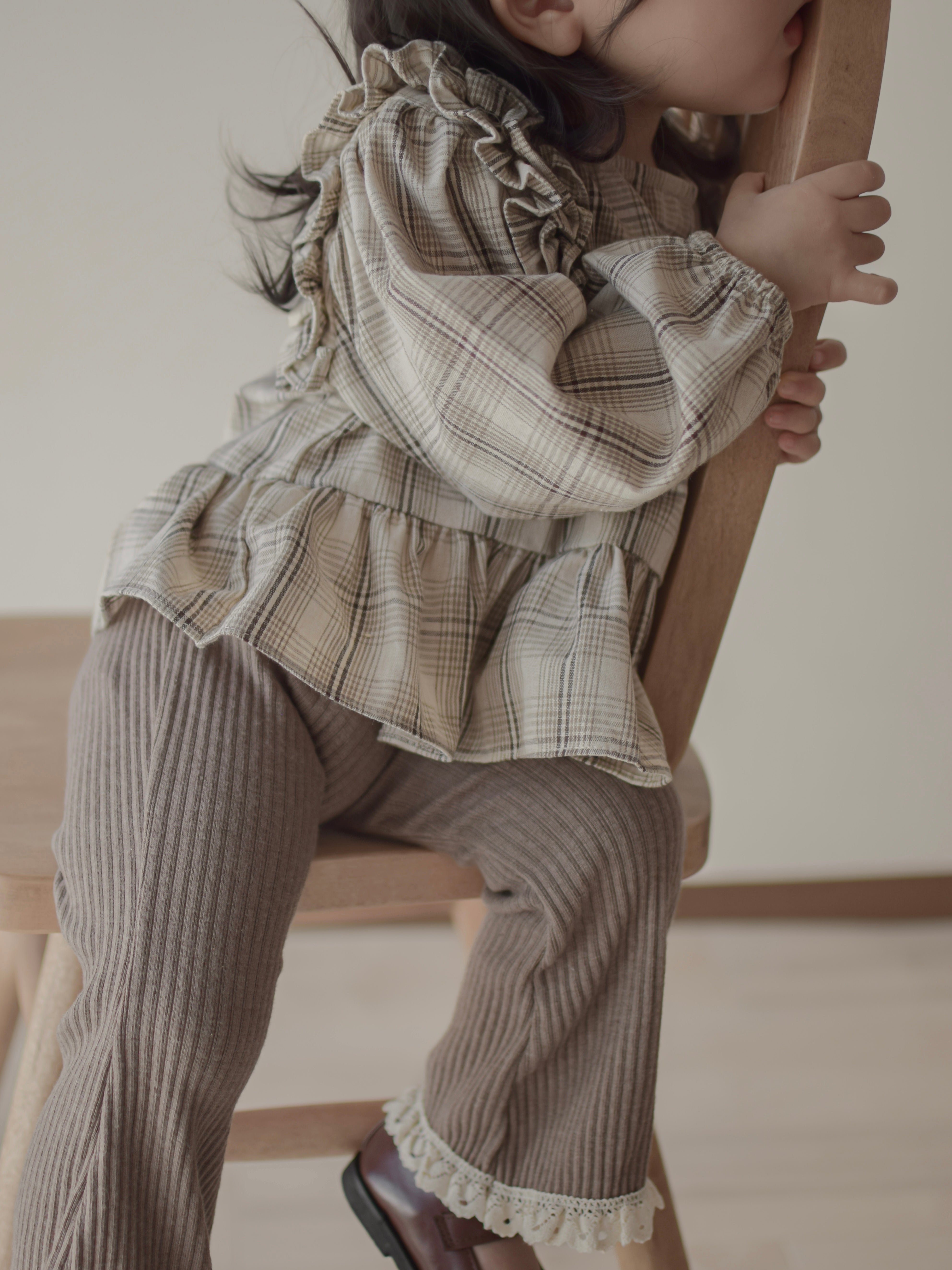 Mono frill blouse