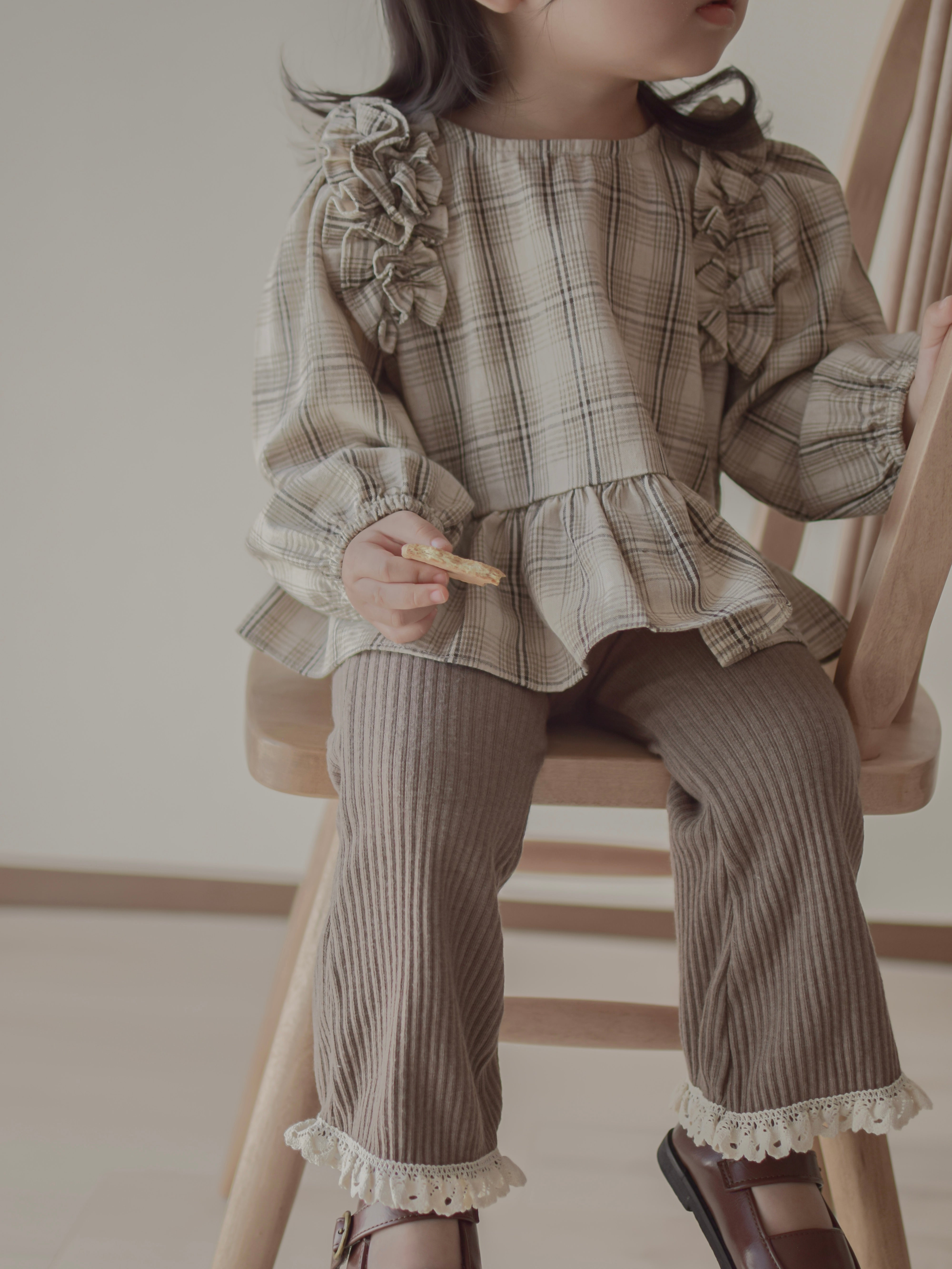 Mono frill blouse