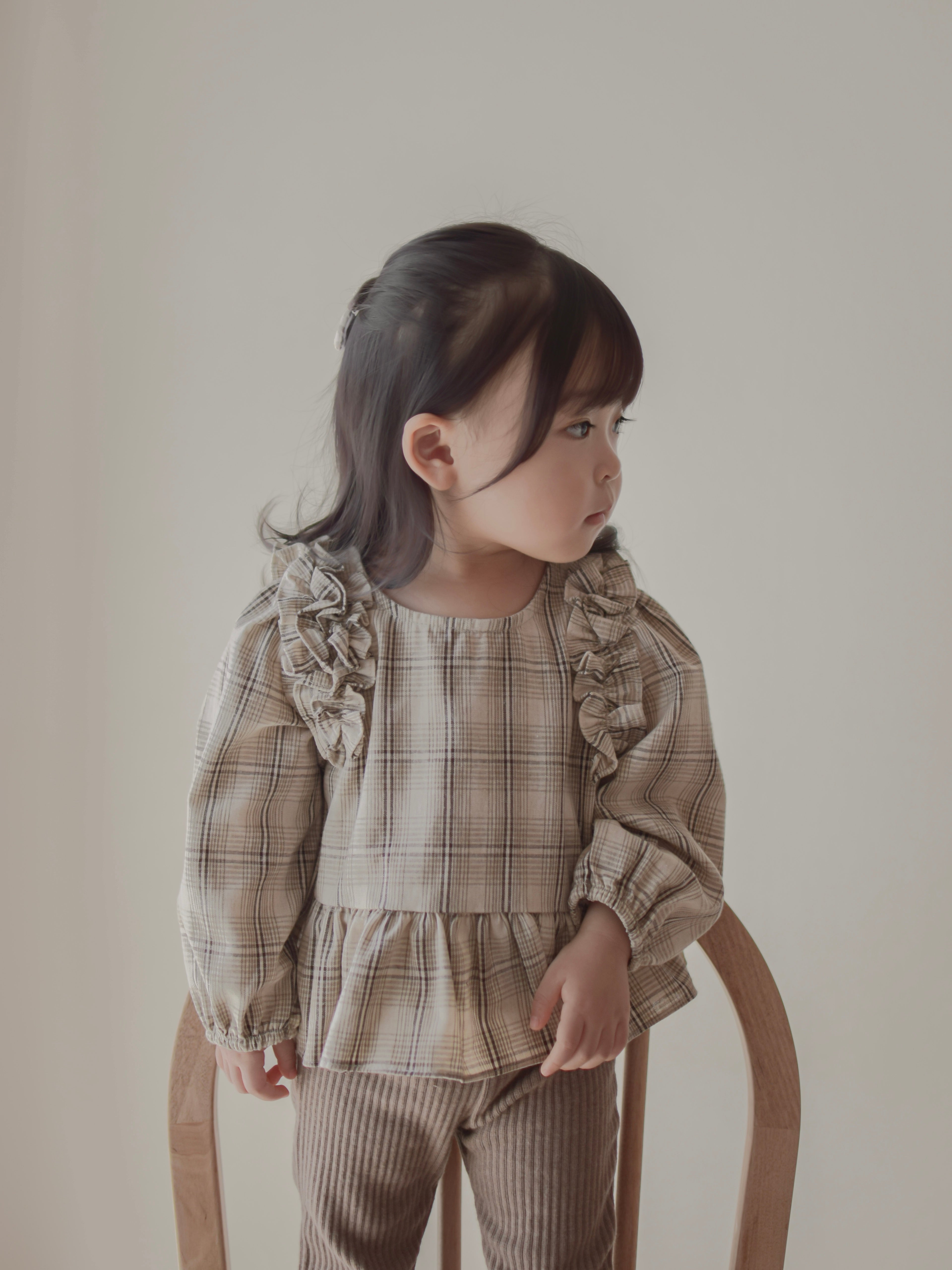 Mono frill blouse