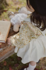 Wing shirring blouse