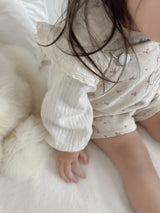 Wing shirring blouse