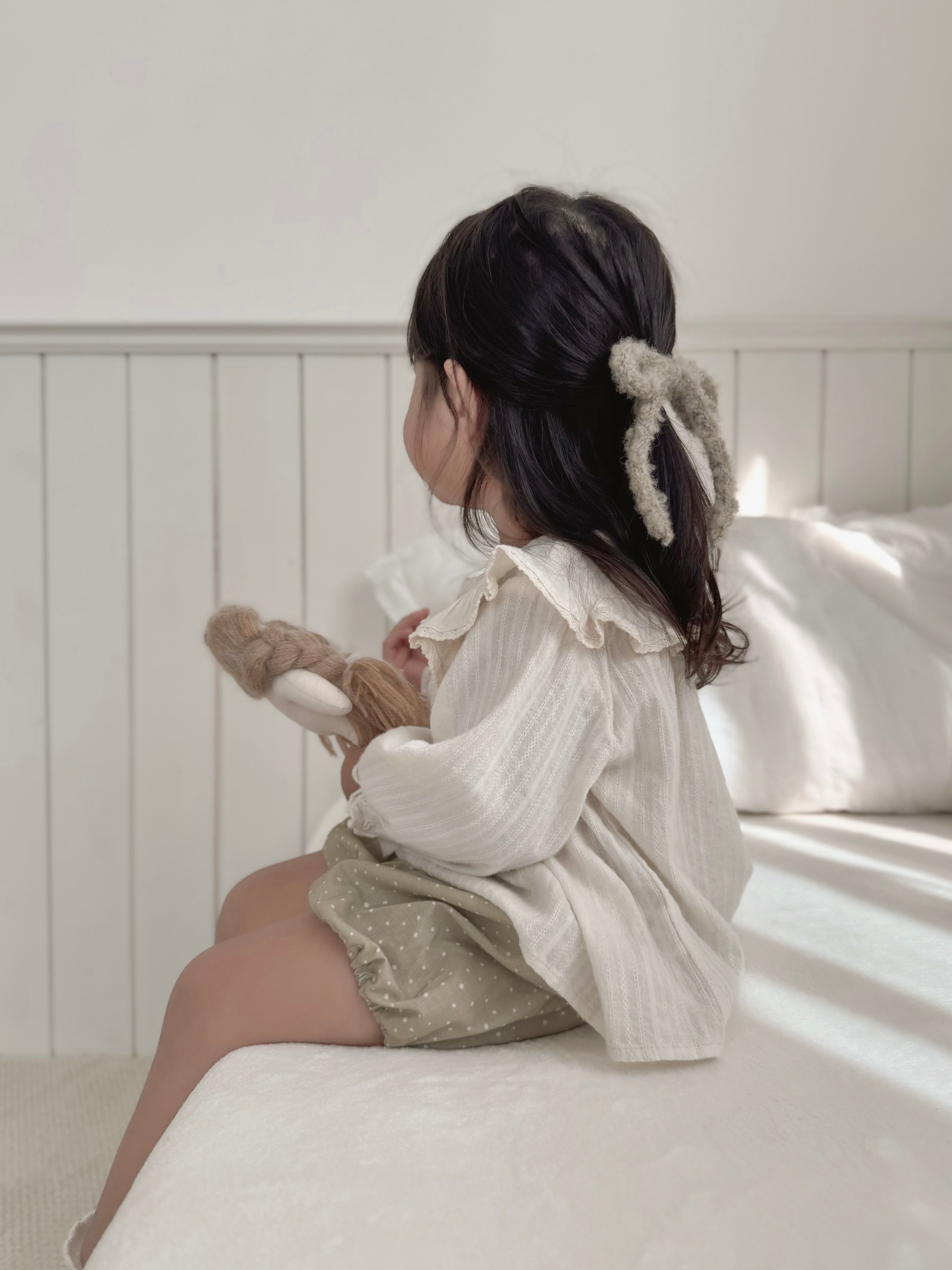 Wing shirring blouse