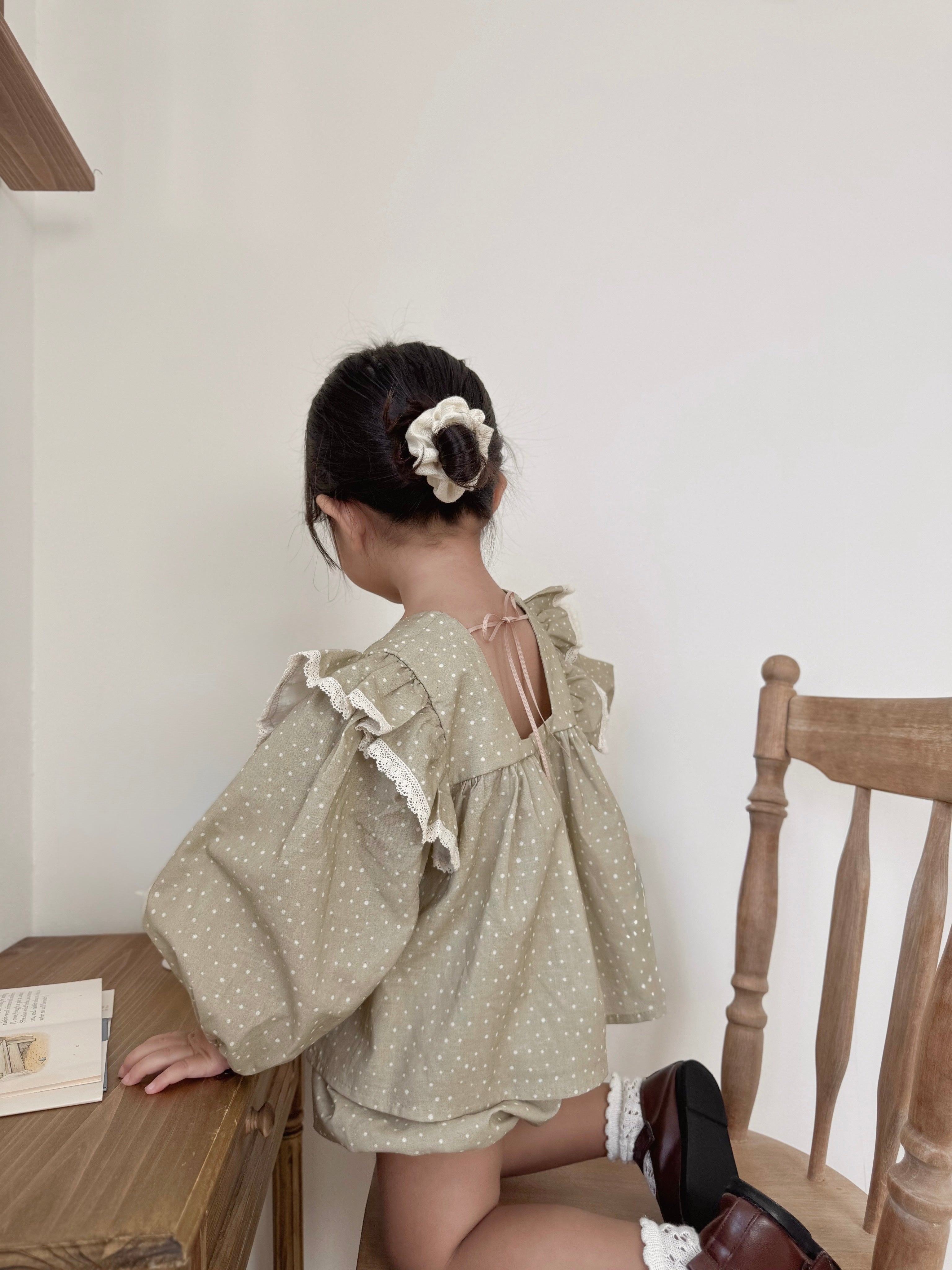 Dot frill blouse & bloomer set