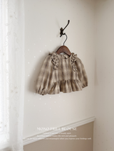 Mono frill blouse