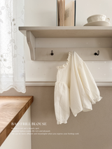 Bao frill blouse