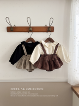 Snow ruffle blouse