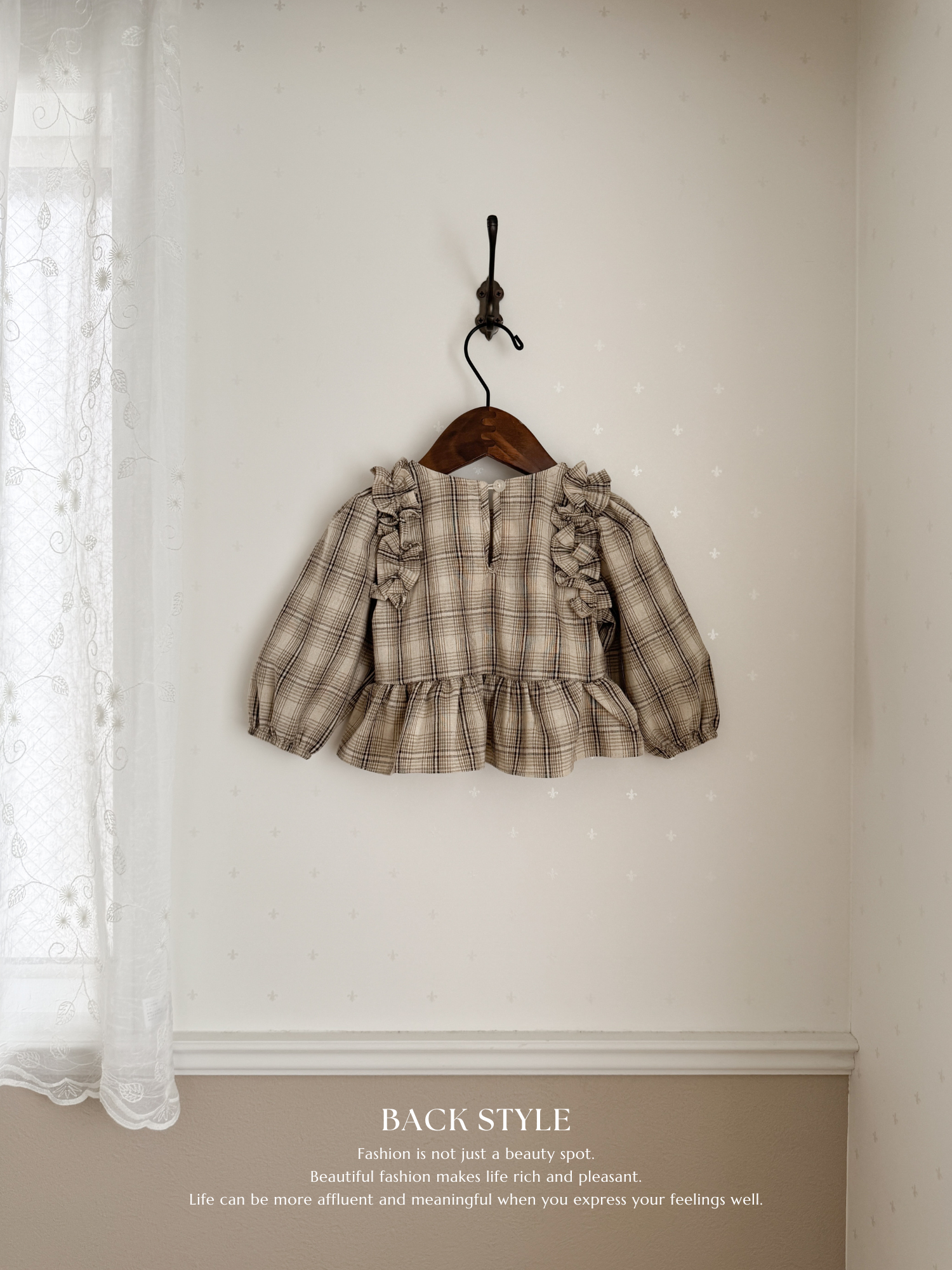 Mono frill blouse