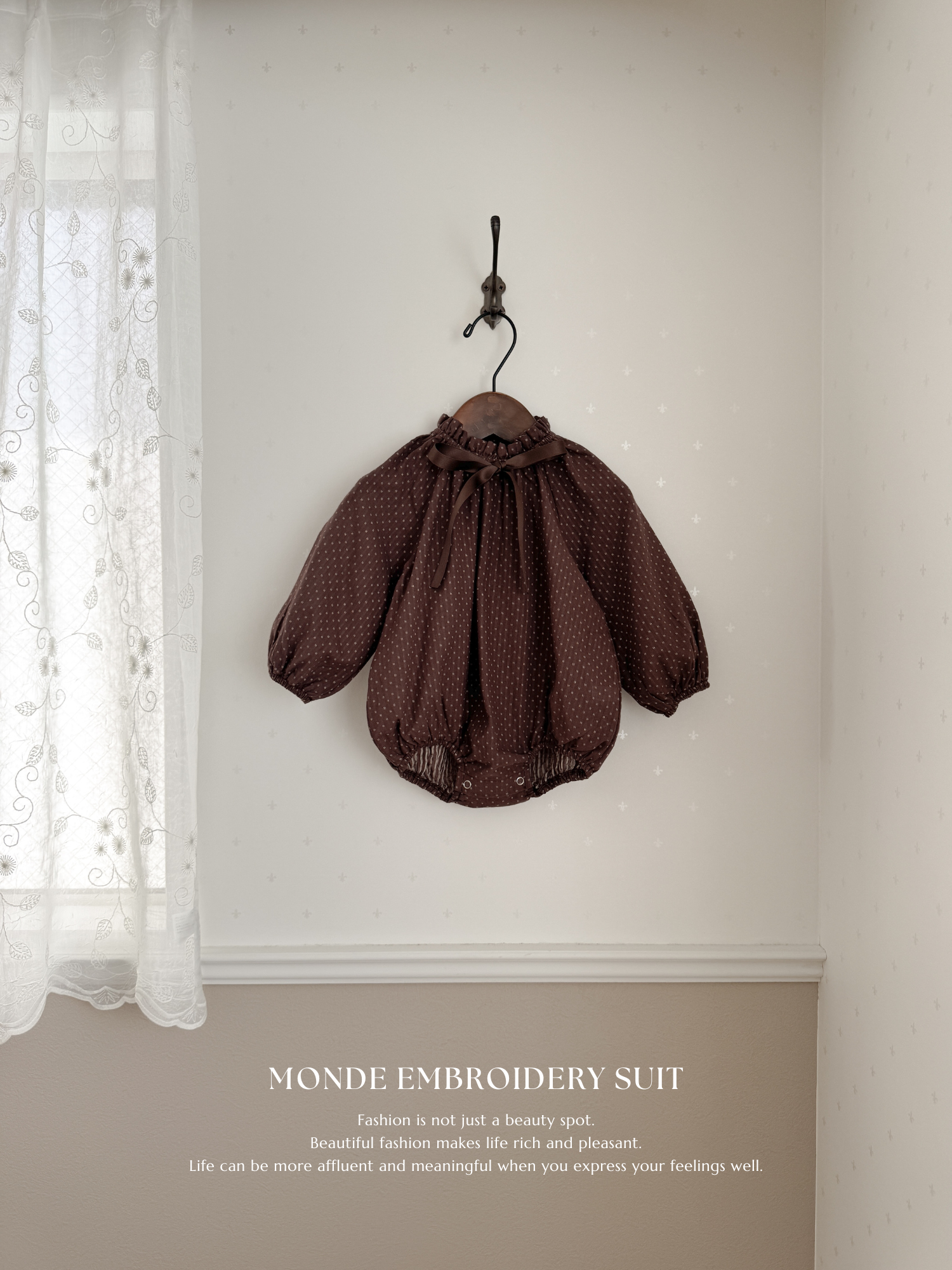Monde embroidery suit