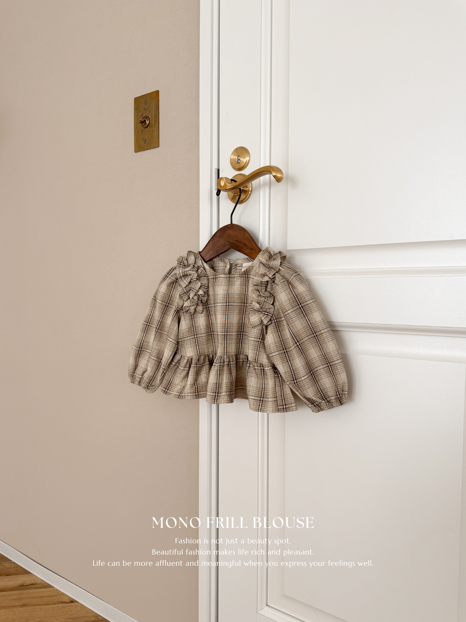 Mono frill blouse