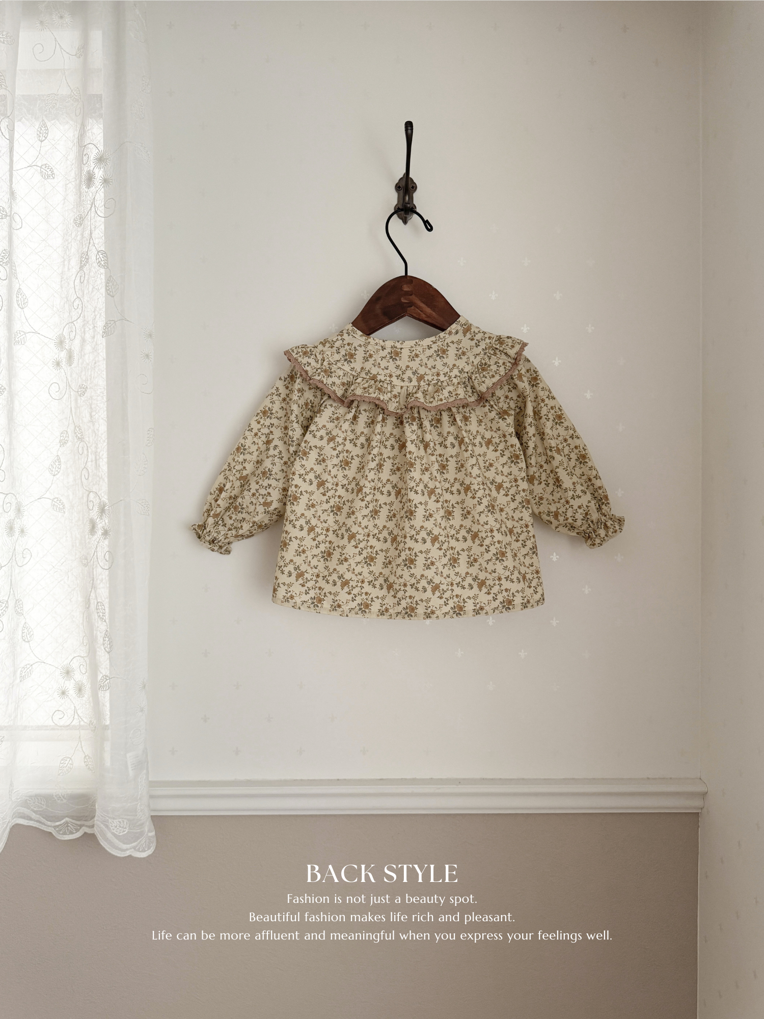 Wing shirring blouse