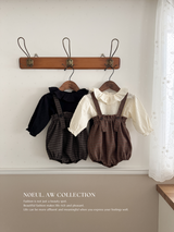 Snow ruffle blouse