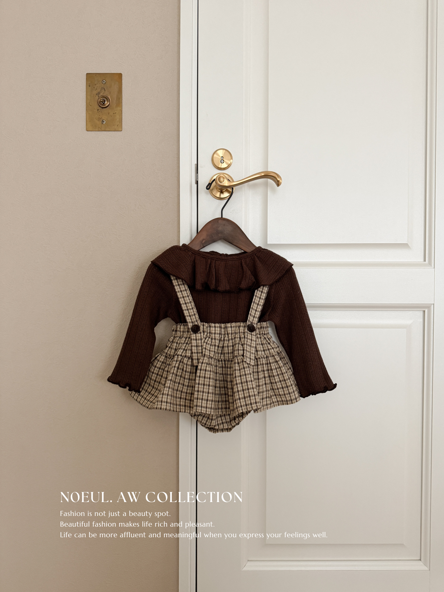 Anna ruffle collar tops