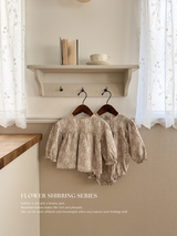 Flower shirring blouse