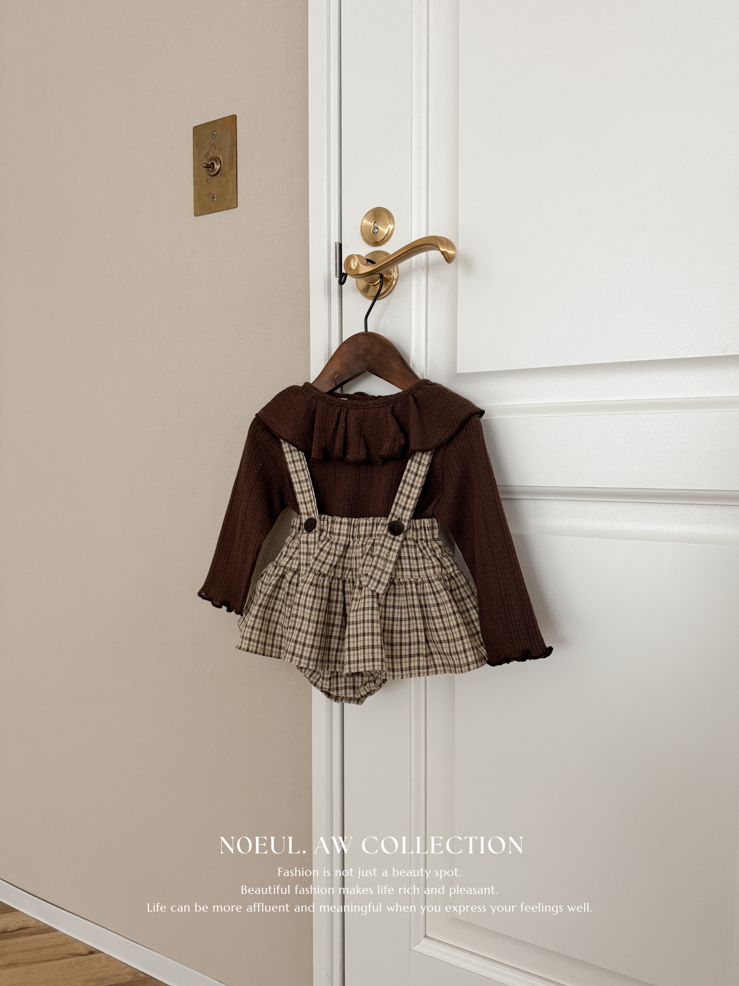 Anna ruffle collar tops