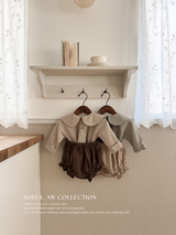 Check collar blouse