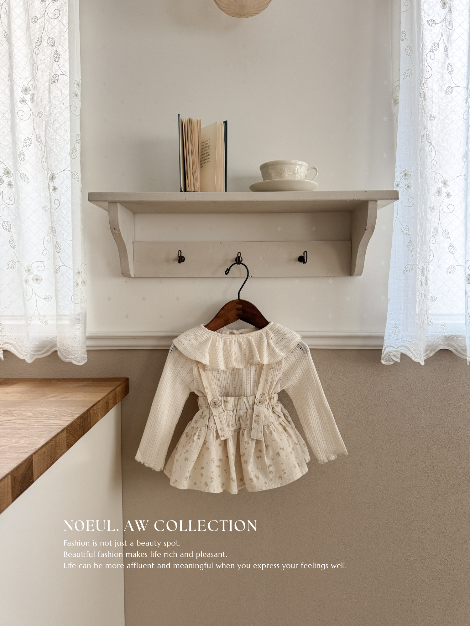 Anna ruffle collar tops