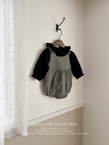 Snow ruffle blouse