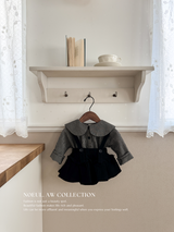 Check collar blouse
