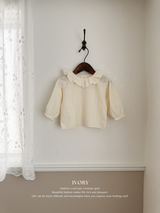 Snow ruffle blouse