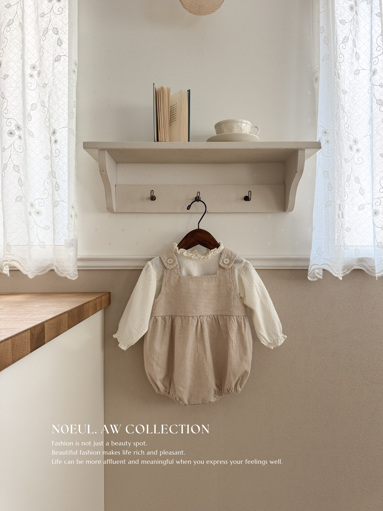 Bao frill blouse