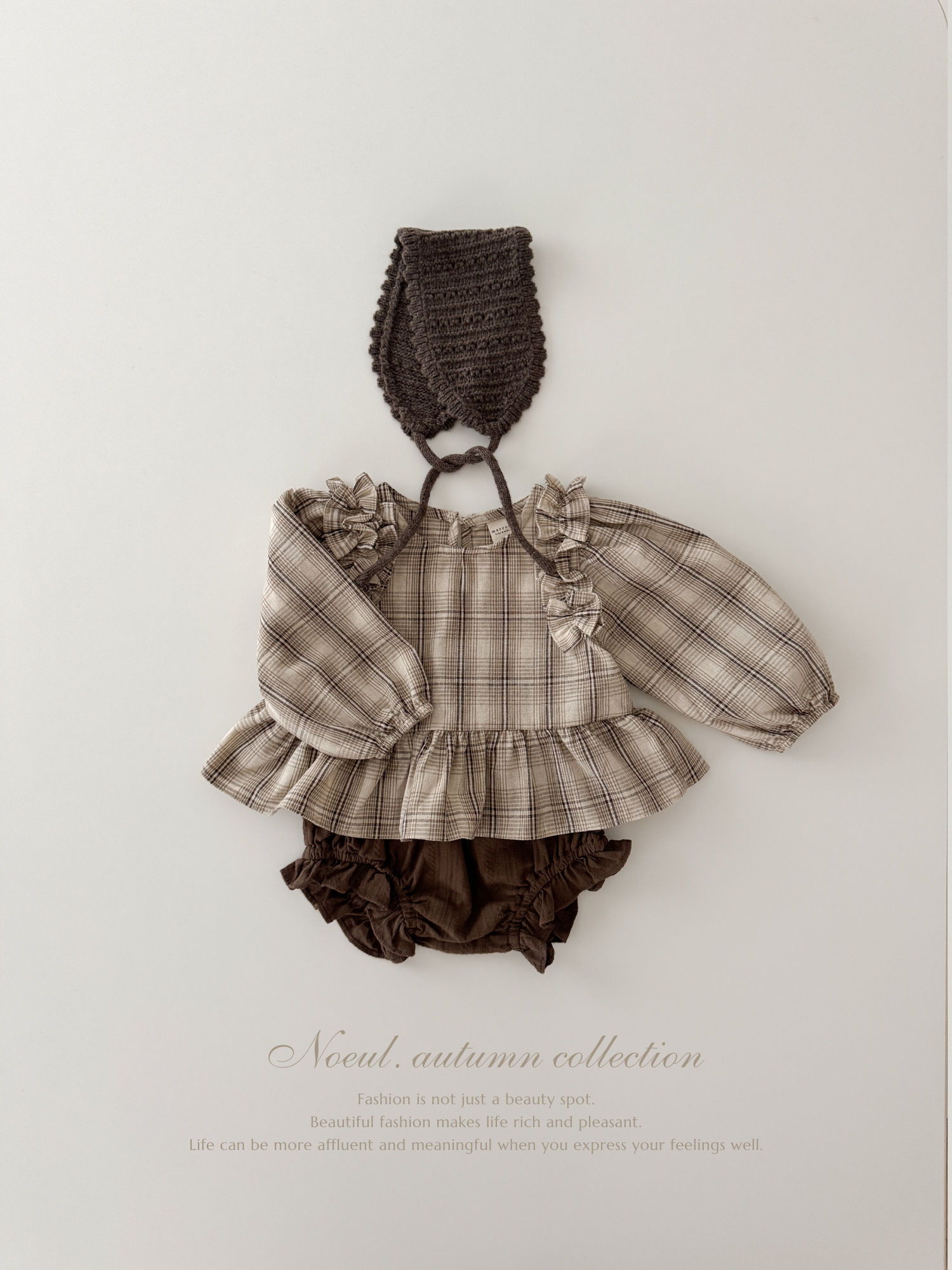 Mono frill blouse