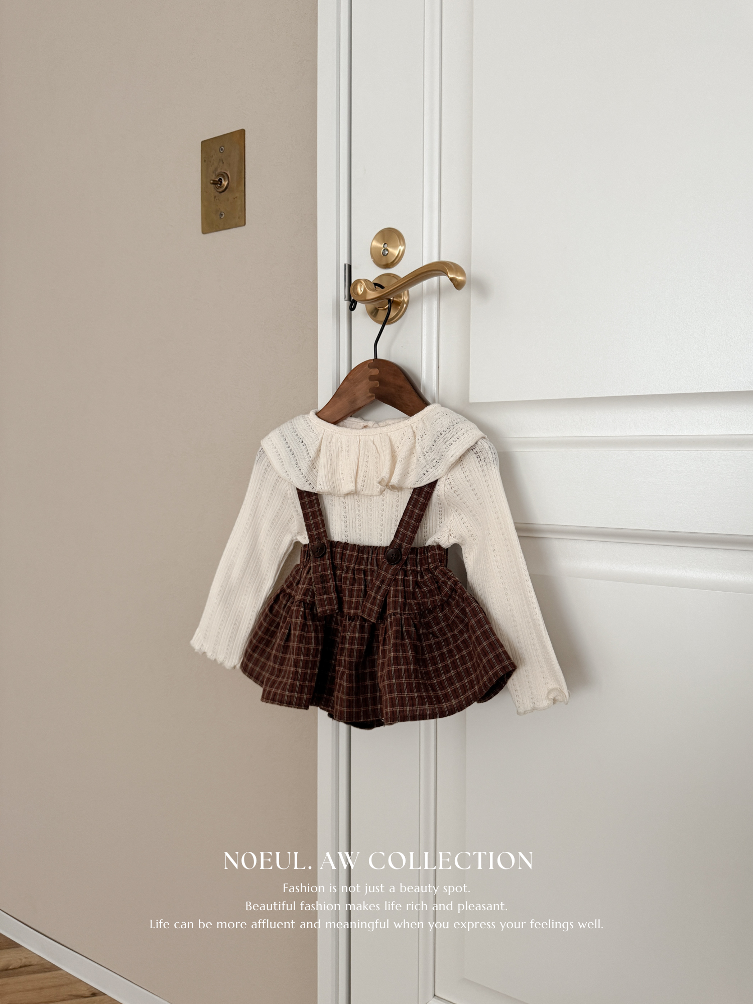 Anna ruffle collar tops