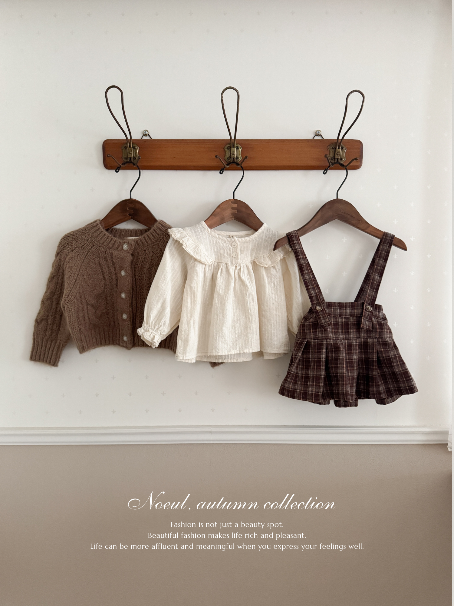 Wing shirring blouse