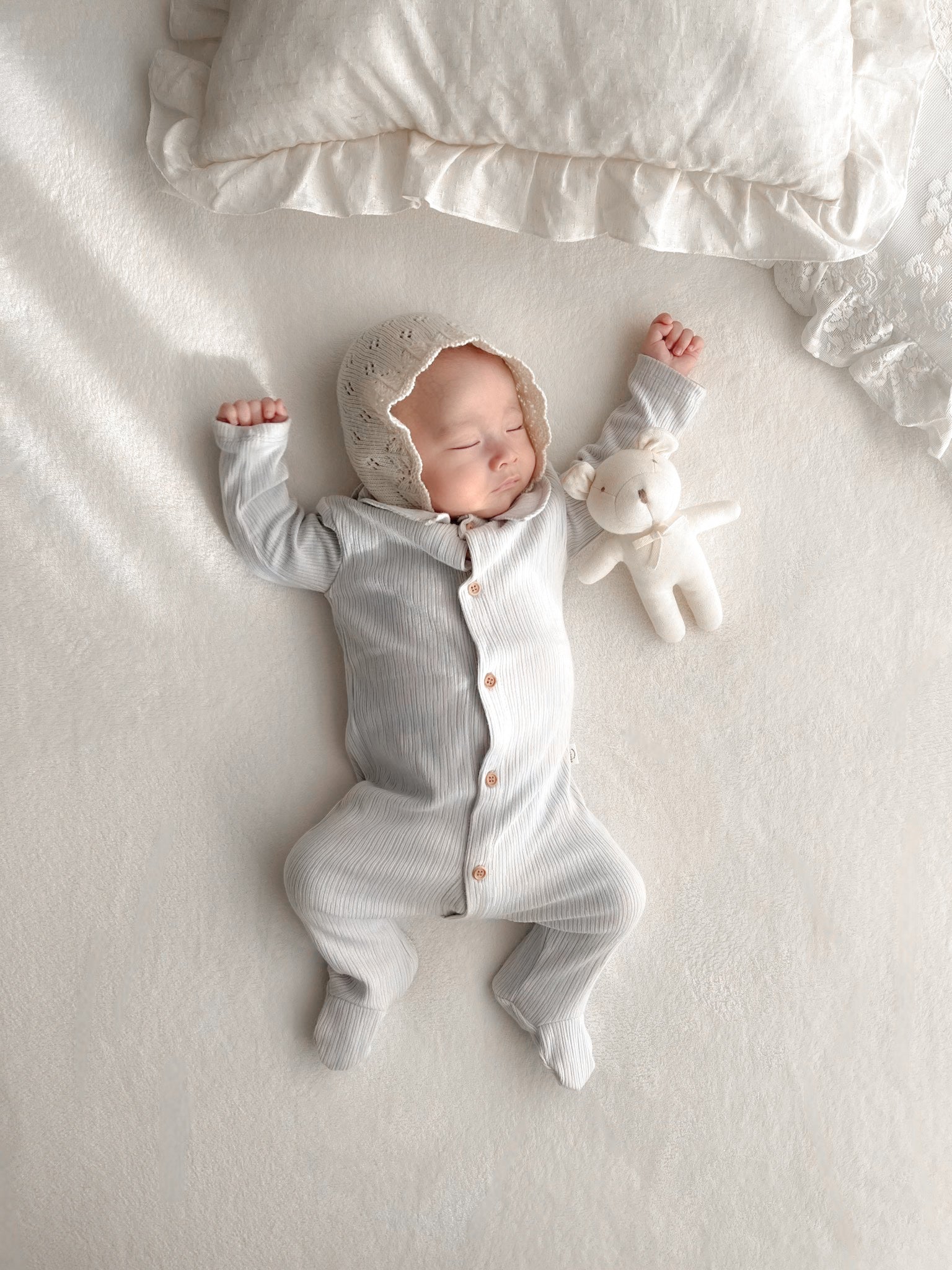 Keuri frill newborn suit